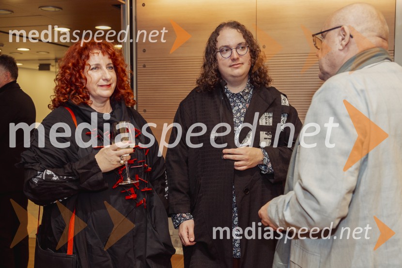  Vita Mavrič, šansonjerka;  Gašper  Stražišar, novinar, gledališki in literarni kritik;  Nace Junkar, operni pevecNetopir, premiera operete v koprodukciji SNG Opera in balet Ljubljana in Cankarjevega doma