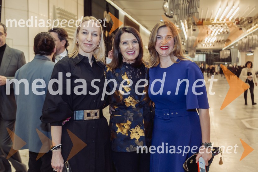  Saša Globačnik, vodja stikov z javnostjo in marketinga, Cankarjev dom; mag. Breda Pečovnik, direktorica kongresno komercialne dejavnosti Cankarjev dom;  Barbara Čepirlo Čičigoj, odnosi z javnostjo Opera in Balet LjubljanaNetopir, premiera operete v koprodukciji SNG Opera in balet Ljubljana in Cankarjevega doma