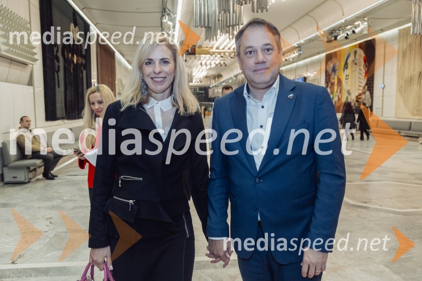  Martina Arčon , urednica, Radio Robin Nova Gorica;  Matej Arčon, minister za Slovence v zamejstvu in po svetuNetopir, premiera operete v koprodukciji SNG Opera in balet Ljubljana in Cankarjevega doma