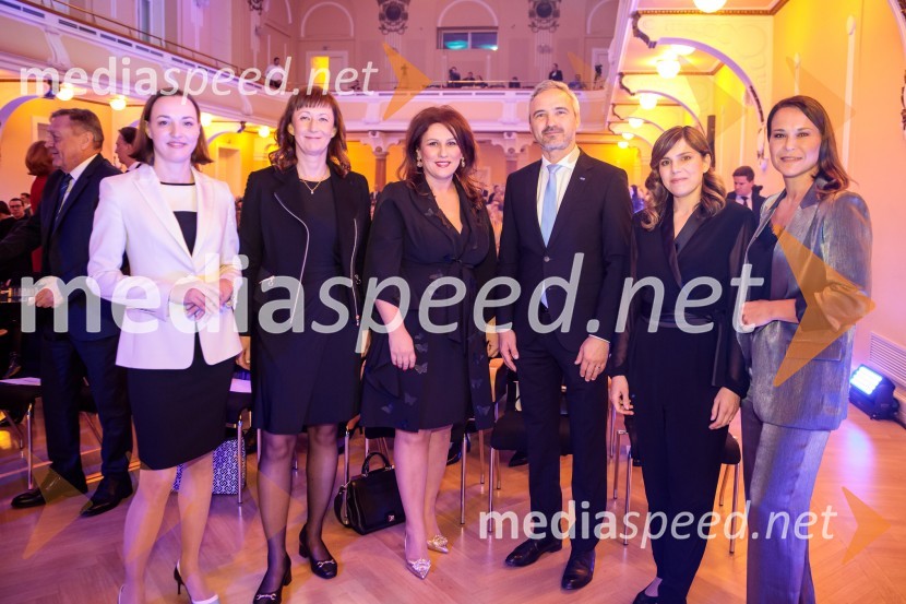  Meta Lahne, predsednica uprave, Merkur Zavarovalnica;  Melita Rajgelj Ozebek, Generali Investments;  Tatjana  Vogrinec Burgar, predsednica uprave, Elektro Maribor;  ... ;  Maja Brelih Lotrič, direktorica, Lotrič Meroslovje;  Maja  Strnad Cestar, generalna direktorica, MedisFranjo Bobinac je prejemnik priznanja za življenjsko delo na področju managementa 2024