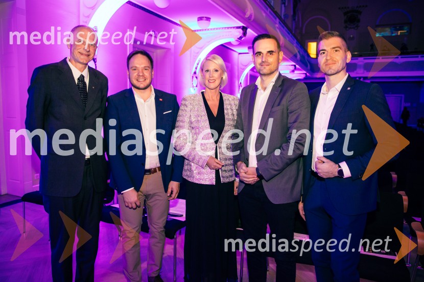 mag. Iztok Seljak, predsednik, Združenje Manager;  ... ;  Petra Juvančič, izvršna direktorica, Združenje Manager;  ... ;  Samo Kumar, generalni direktor podjetja Bankart ter mladi manager leta 2024Franjo Bobinac je prejemnik priznanja za življenjsko delo na področju managementa 2024