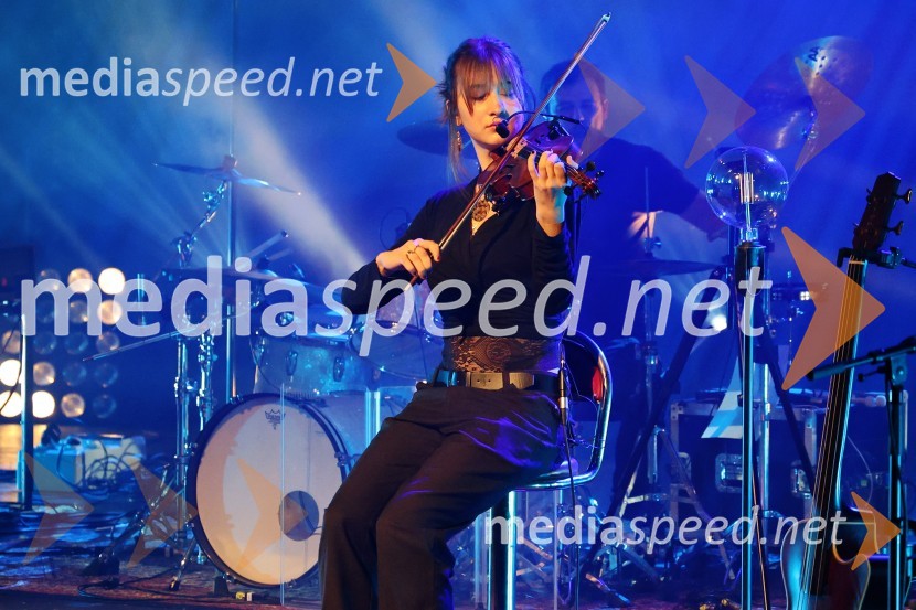  Izabela Hace, violinistkaSiddharta z ekskluzivnim koncertom Razelektreno