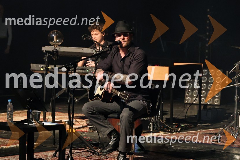  Nejc  Škofic, glasbenik;  Tomi Meglič, glasbenik, pevec skupine SiddhartaSiddharta z ekskluzivnim koncertom Razelektreno