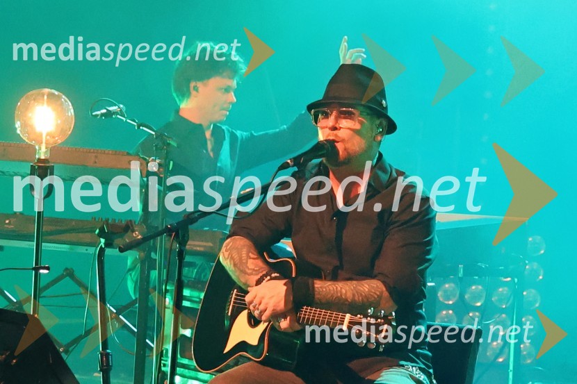  Nejc  Škofic, glasbenik;  Tomi Meglič, glasbenik, pevec skupine SiddhartaSiddharta z ekskluzivnim koncertom Razelektreno