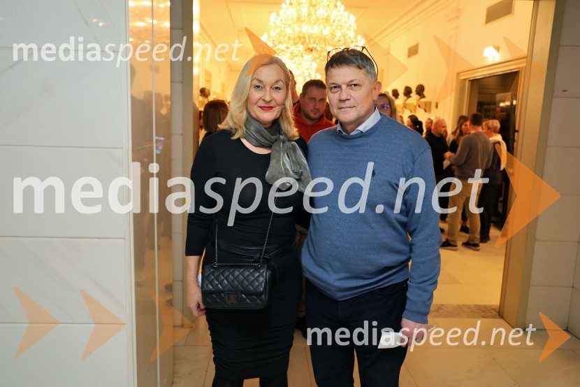  Barbara Bratina;  Aljaž  Bratina, mestni svetnik MO MariborSiddharta z ekskluzivnim koncertom Razelektreno