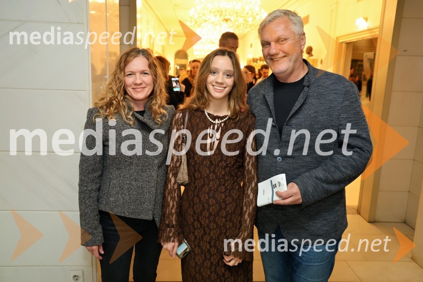  Damjana Meško Kuster;  Ališka Kuster;  Milan Kuster, I-vent d.o.o.Siddharta z ekskluzivnim koncertom Razelektreno