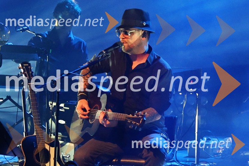  Tomi Meglič, glasbenik, pevec skupine SiddhartaSiddharta z ekskluzivnim koncertom Razelektreno