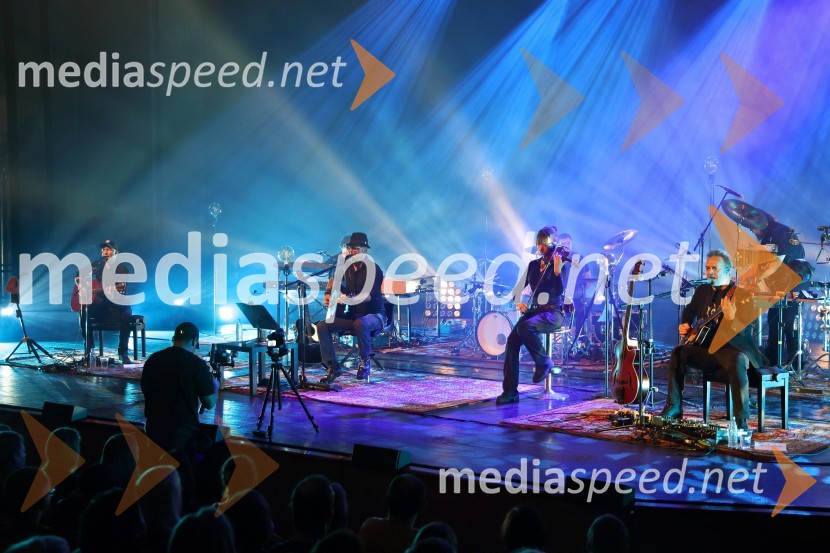  Primož  Benko, glasbenik, Siddharta;  Tomi Meglič, glasbenik, pevec skupine Siddharta;  Izabela Hace, violinistka;  Jani Hace, glasbenik, SiddhartaSiddharta z ekskluzivnim koncertom Razelektreno