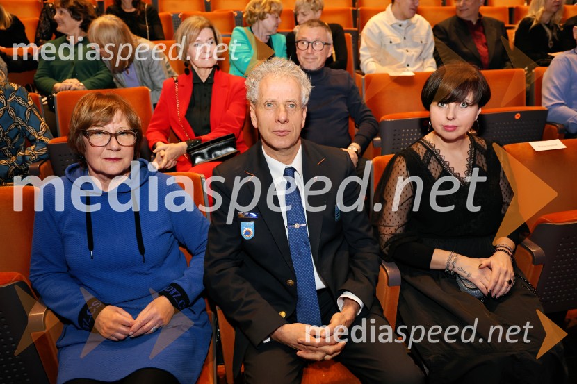  Karla  Zajc Berzelak, profesorica;  Sandi Curk, poveljnik regijskega štaba civilne zaščite za Notranjsko;  Klara  Napast, učiteljicaDr. Samo Zver je izrekel Bob leta 2024