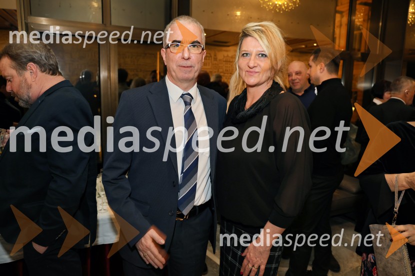  Uroš Prikl, ekonomist in poslanec ;  ... Dr. Samo Zver je izrekel Bob leta 2024