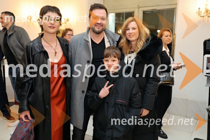  Katarina Samobor, vokal, skupina Tabu;  Primož Štorman, član skupine Tabu;  ... ;  ... Dr. Samo Zver je izrekel Bob leta 2024