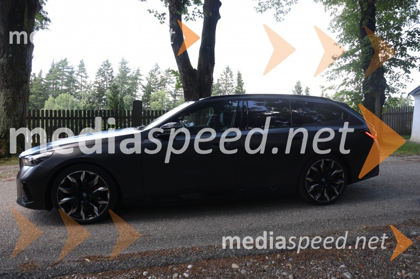 BMW I5 M60 TOURING (popolnoma električni pogon)