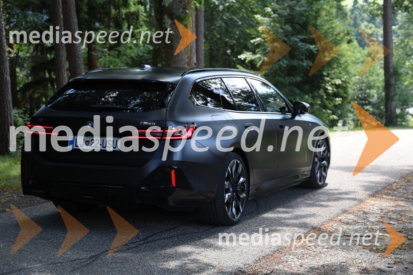 BMW I5 M60 TOURING (popolnoma električni pogon)