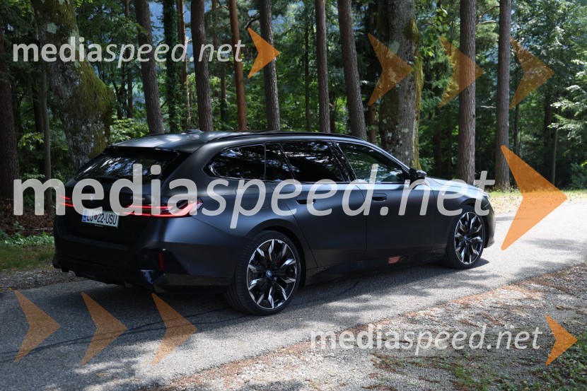 BMW I5 M60 TOURING (popolnoma električni pogon)