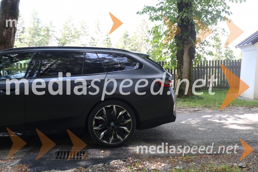BMW I5 M60 TOURING (popolnoma električni pogon)