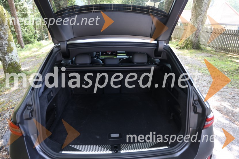 BMW I5 M60 TOURING (popolnoma električni pogon)