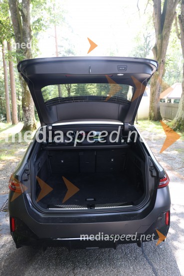 BMW I5 M60 TOURING (popolnoma električni pogon)