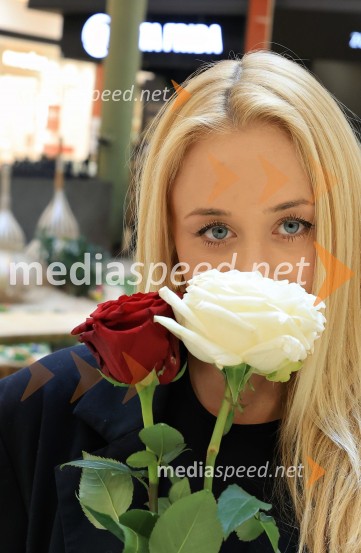  Sara Vrečko, spletna vplivnicaRazstava cvetja v Citycentru Celje