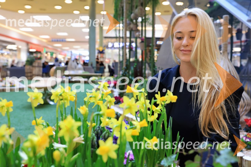  Sara Vrečko, spletna vplivnicaRazstava cvetja v Citycentru Celje