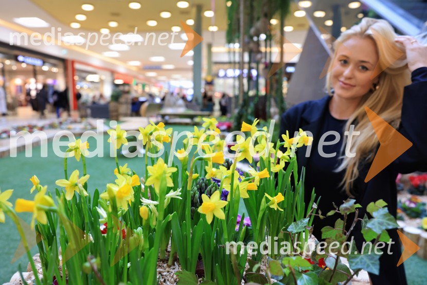  Sara Vrečko, spletna vplivnicaRazstava cvetja v Citycentru Celje