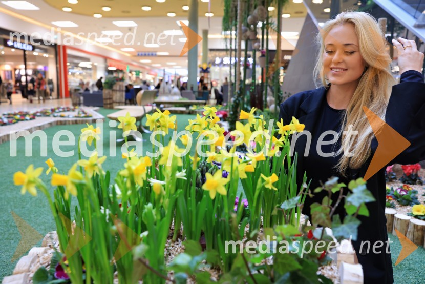  Sara Vrečko, spletna vplivnicaRazstava cvetja v Citycentru Celje
