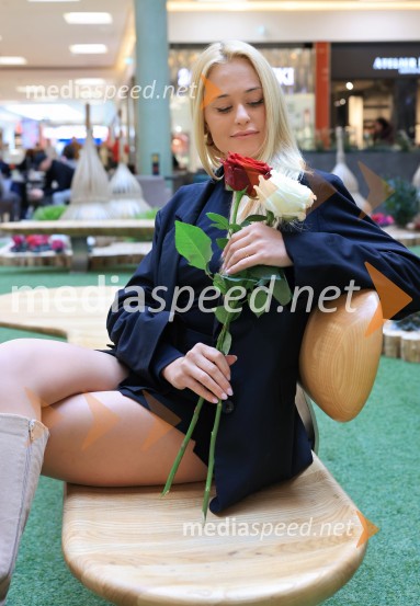  Sara Vrečko, spletna vplivnicaRazstava cvetja v Citycentru Celje