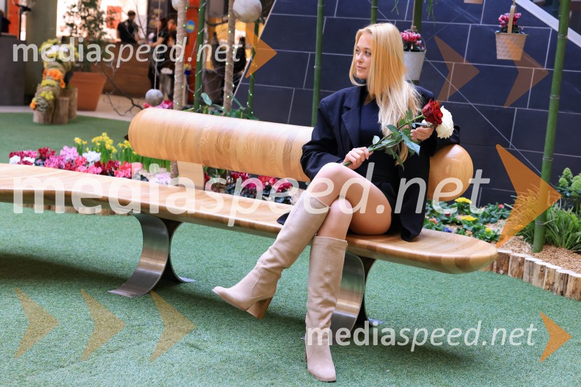  Sara Vrečko, spletna vplivnicaRazstava cvetja v Citycentru Celje