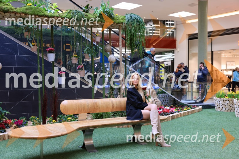  Sara Vrečko, spletna vplivnicaRazstava cvetja v Citycentru Celje