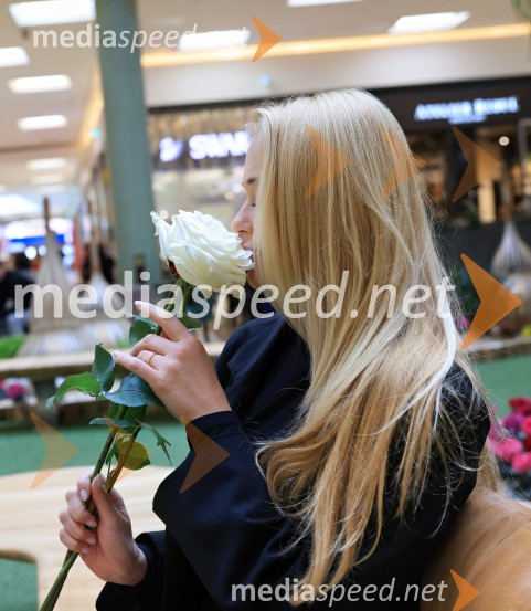  Sara Vrečko, spletna vplivnicaRazstava cvetja v Citycentru Celje