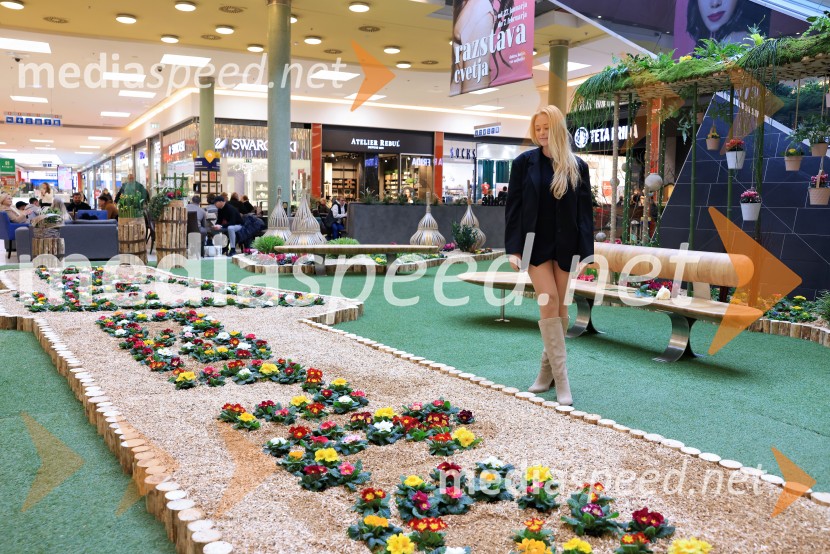  Sara Vrečko, spletna vplivnicaRazstava cvetja v Citycentru Celje