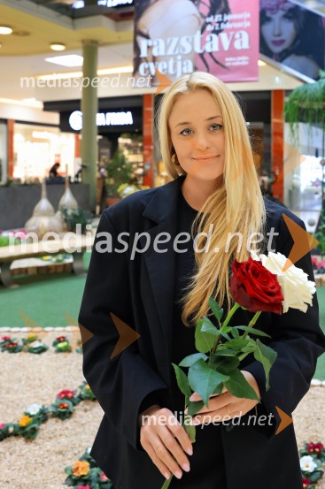  Sara Vrečko, spletna vplivnicaRazstava cvetja v Citycentru Celje