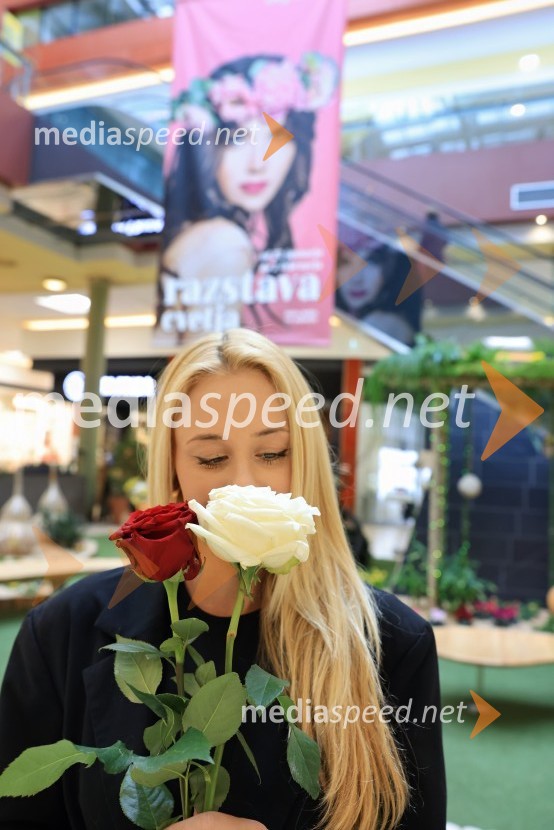  Sara Vrečko, spletna vplivnicaRazstava cvetja v Citycentru Celje