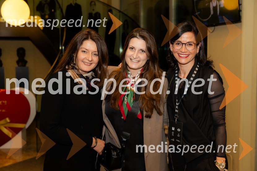  ... ;  ... ;  Simona  Belle, služba za stike z javnostmi MGLFestival Ruta, otvoritev festivala