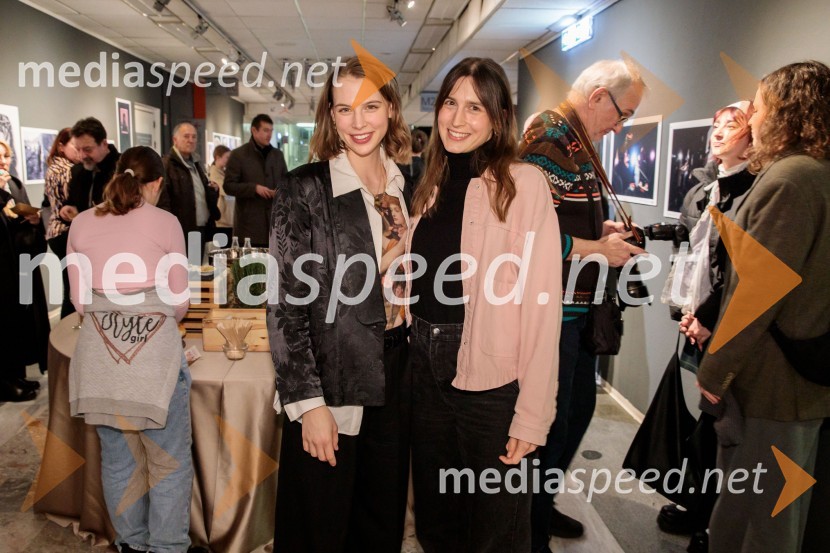  Klara Kuk, igralka, manekenka;  ... Igralec, premiera gledališke predstave v Cankarjevem domu