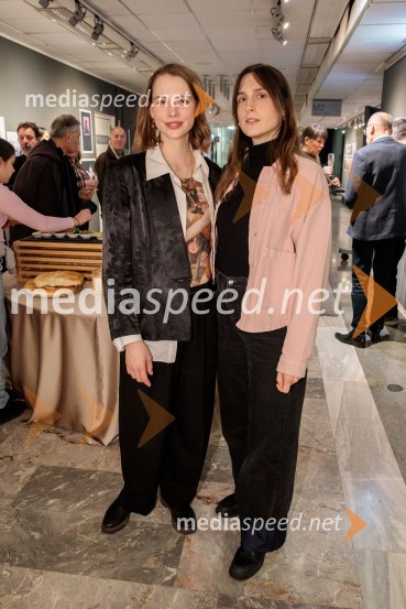  Klara Kuk, igralka;  ... Igralec, premiera gledališke predstave v Cankarjevem domu