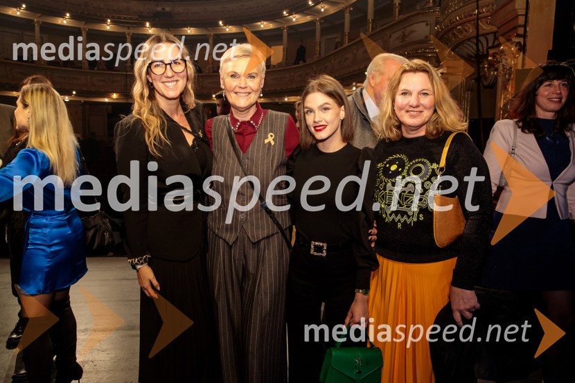  Zori Jakulin;  Valerija Čarman, Nepremagljiva ženska 2022;  Korina Korper;  Anja Vogrič, Zveza prijateljev mladine SlovenijaOutstanding 2024, presežki v zunanjem oglaševanju, podelitev