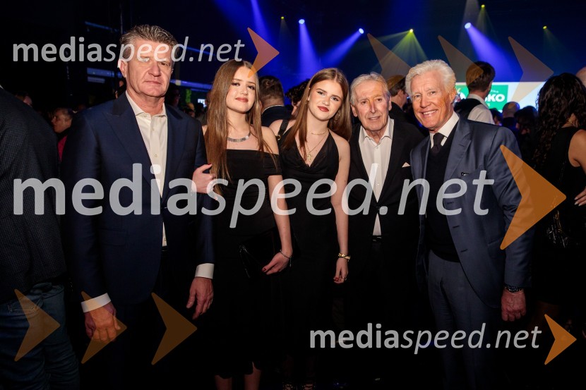  Marko Kolbl, lastnik skupine Next media, solastnik in direktor Europlakat Slovenija;  ... ;  ... ;  ... ;  ... Outstanding 2024, presežki v zunanjem oglaševanju, podelitev