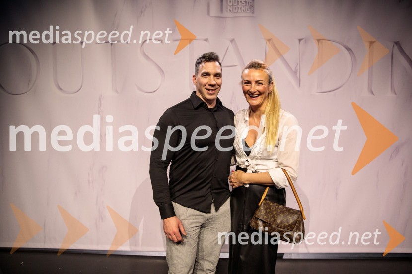  Luka Ravnič;  Janja Horvat RavničOutstanding 2024, presežki v zunanjem oglaševanju, podelitev