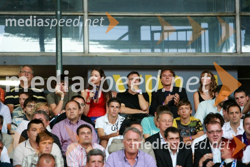 Milan Razdevšek, direktor Zavoda za turizem Maribor, ...,  	Anja Šrot, manekenka, ..., David Kastelic, član uprave Zavarovalnice Maribor in hči AnaPovratna tekma 3. kroga kvalifikacij za Ligo prvakov: NK Maribor - FC Zürich