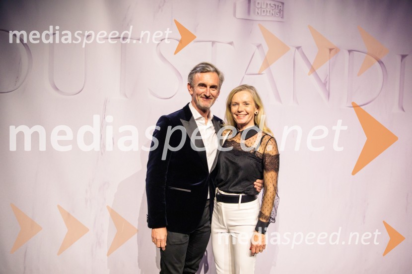  Marko Lukić, lastnik in direktor družbe Lumar IG;  Alenka  Lukić, prof. za oblikovanje na Srednji šoli za oblikovanje MBOutstanding 2024, presežki v zunanjem oglaševanju, podelitev