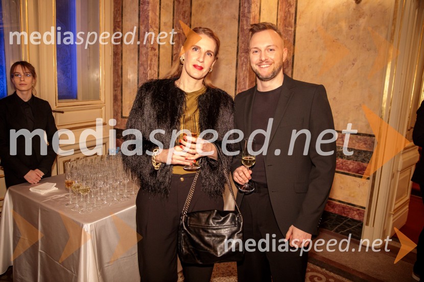  Barbara Podlogar, grafična oblikovalka, Pristop;  Nejc Kovačič, vodja službe za komuniciranje Muzeja in galerij mesta LjubljaneOutstanding 2024, presežki v zunanjem oglaševanju, podelitev