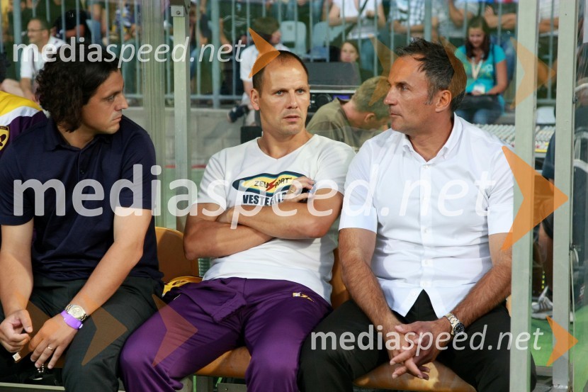 Zlatko Zahovič, športni direktor NK Maribor , Ante Šimundža, pomočnik trenerja NK Maribor in Darko Milanič, trener NK Maribor 	 
		 
	Povratna tekma 3. kroga kvalifikacij za Ligo prvakov: NK Maribor - FC Zürich