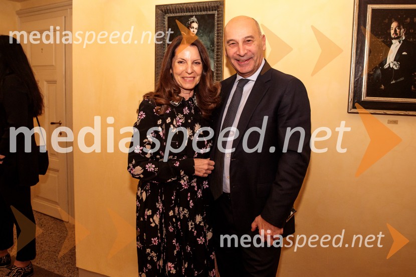  Katja Dolenc Batagelj, izvršna dirketorica trženja, Postojnska jama;  Marjan  Batagelj, predsednik upravnega odbora, Postojnska jamaOutstanding 2024, presežki v zunanjem oglaševanju, podelitev