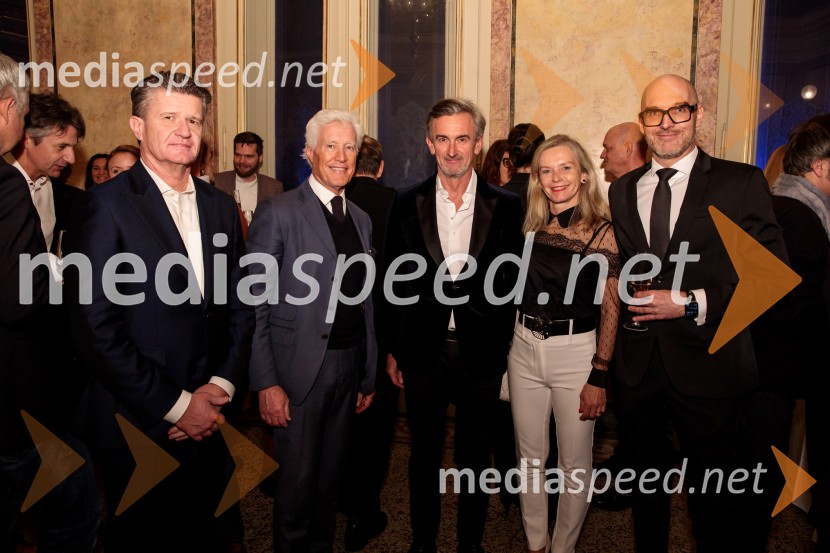  Marko Kolbl, lastnik Radia Center in direktor Europlakat;  ... ;  Marko Lukić, lastnik in direktor družbe Lumar IG;  Alenka  Lukić, prof. za oblikovanje na Srednji šoli za oblikovanje MB;  ... Outstanding 2024, presežki v zunanjem oglaševanju, podelitev