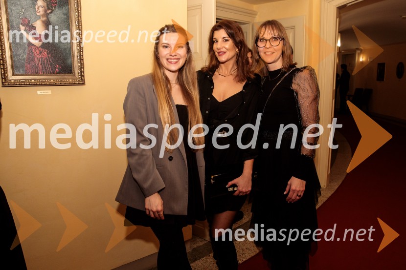  Žana Žalar, vodja projektov, Marketing magazin;  Kaja Kovič, novinarka, Marketing Magazin;  Mateja Repovž, direktorica izobraževanj na Marketing Magazinu in direktorica LSPR (Londonska šola za odnose z javnostmi)Outstanding 2024, presežki v zunanjem oglaševanju, podelitev