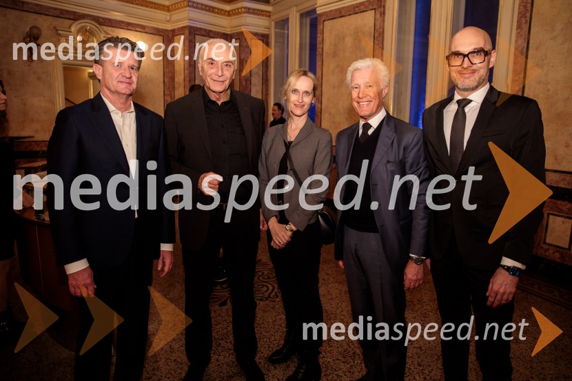  Marko Kolbl, lastnik Radia Center in direktor Europlakat;  Ivo Boscarol, podjetnik, generalni direktor Pipistrel d.o.o.;  ... ;  ... ;  ... Outstanding 2024, presežki v zunanjem oglaševanju, podelitev