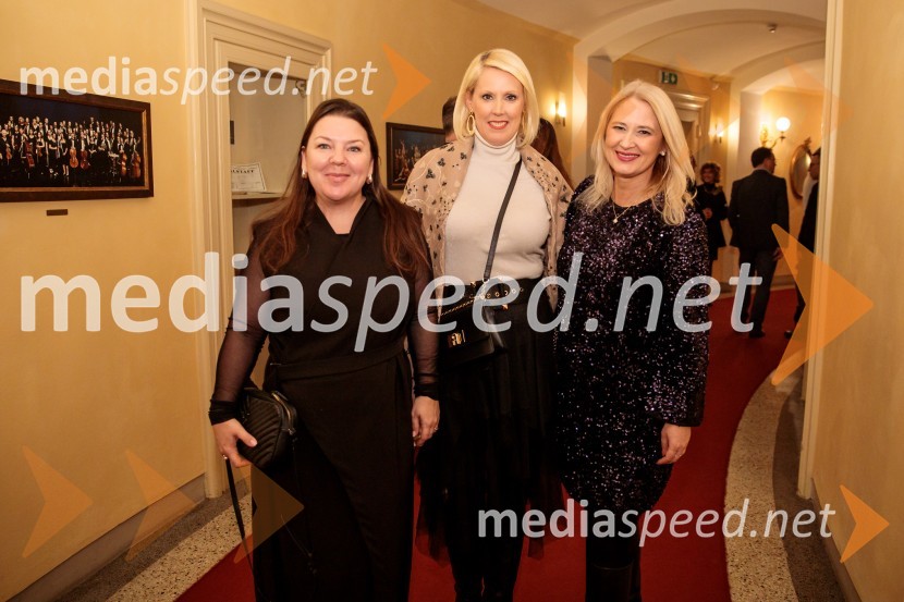  Tjaša Kolenc Filipčič, vodja upravljanja z blagovno znamko in direktorica marketinga v Skupini Triglav;  Tjaša Kolenc Filipčič, vodja upravljanja z blagovno znamko in direktorica marketinga v Skupini Triglav;  Petra Juvančič, direktorica službe za odnose z javnostmi, Vzajemna, d. v. ;  Petra Juvančič, izvršna direktorica, Združenje Manager;  ... ;  ... Outstanding 2024, presežki v zunanjem oglaševanju, podelitev