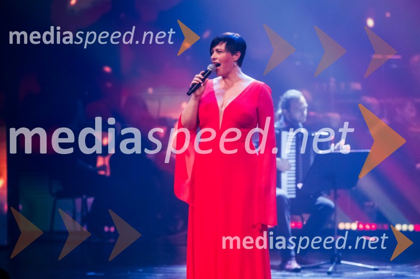  Nuška Drašček, pevkaOutstanding 2024, presežki v zunanjem oglaševanju, podelitev