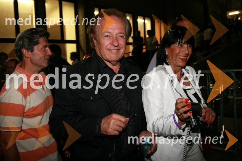 Alfi Nipič, pevec in soprogaPovratna tekma 3. kroga kvalifikacij za Ligo prvakov: NK Maribor - FC Zürich