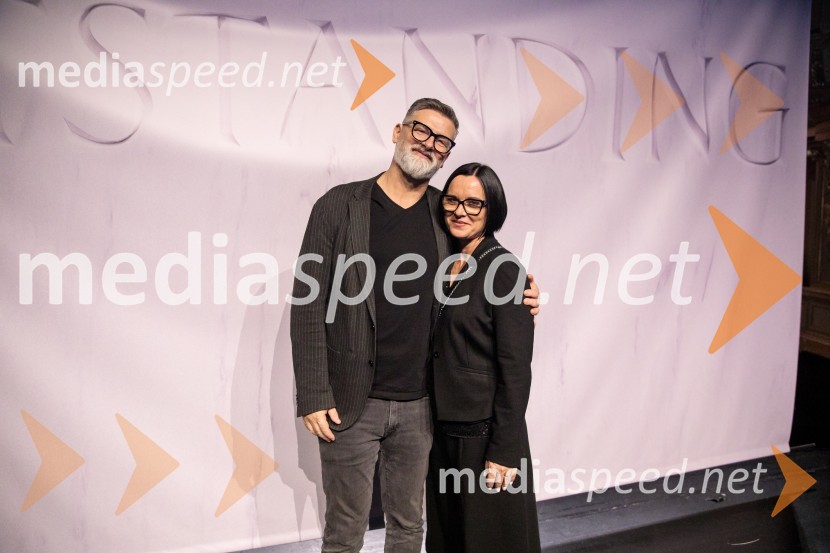  Gregor Memedović, direktor skupine NEXT MEDIA (HITRADIO CENTER, ROCK RADIO, RADIO FRAJER, RADIO JUBOKS IN RADIO ENTER) ;  Vesna Malnar Memedovič, direktorica Zavoda KočevskoOutstanding 2024, presežki v zunanjem oglaševanju, podelitev